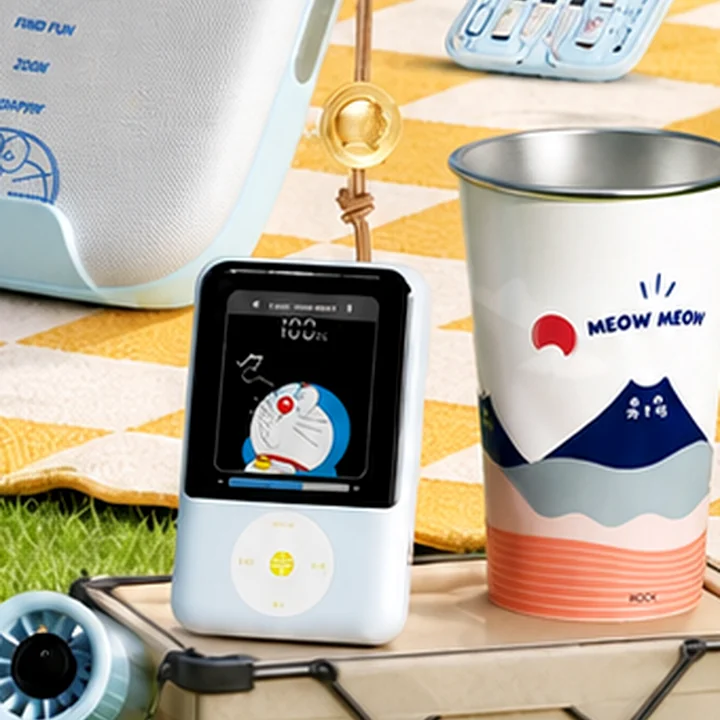 Thiết bị nghe nhạc cầm tay phong cách Doraemon